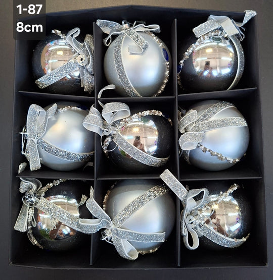 Globuri Crăciun argintii cu fundiță catifea – set 9 buc - 8cm