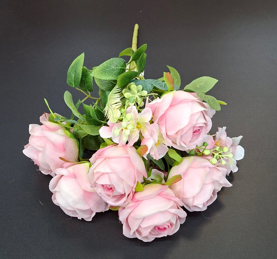 Buchet artificial cu trandafiri roz pal și verdeață – 42cm