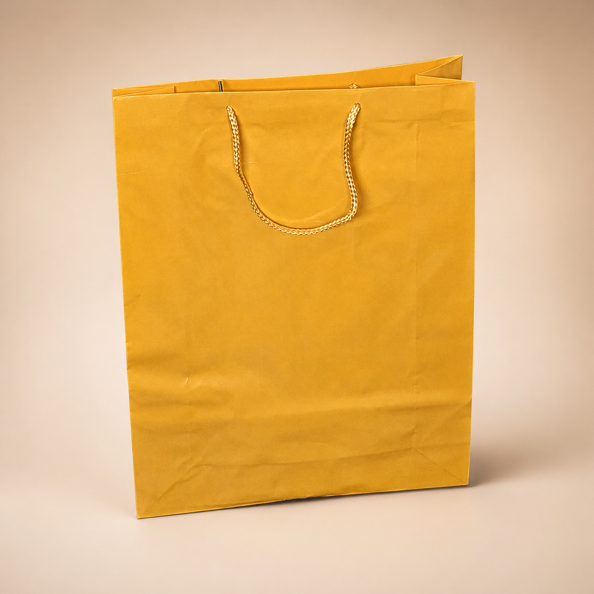 Set 12 pungi cadou din carton auriu cu mânere șnur - 38x28cm