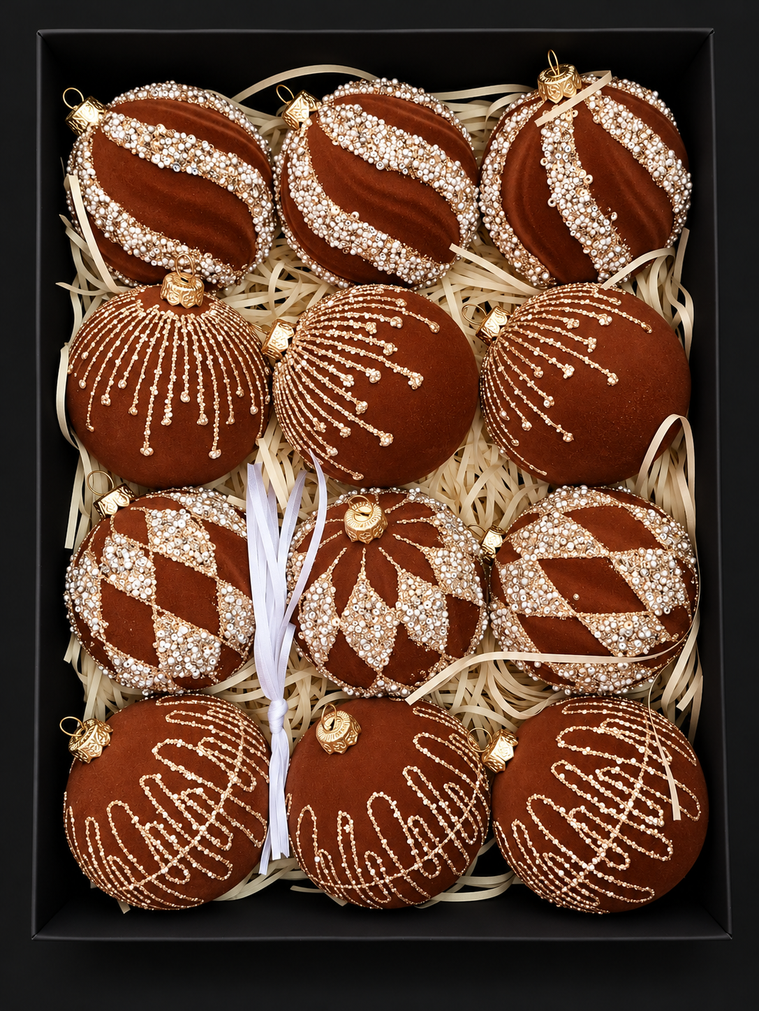 Set 12 Globuri de Crăciun din Catifea Maro cu Sclipici Auriu – Ornamente Elegante pentru Brad - 8cm