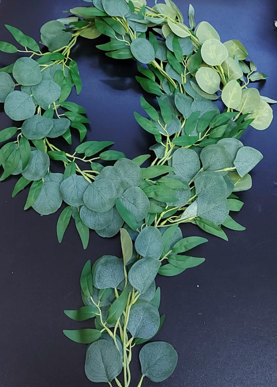Ghirlandă decorativa cu frunze de eucalipt si ruscus