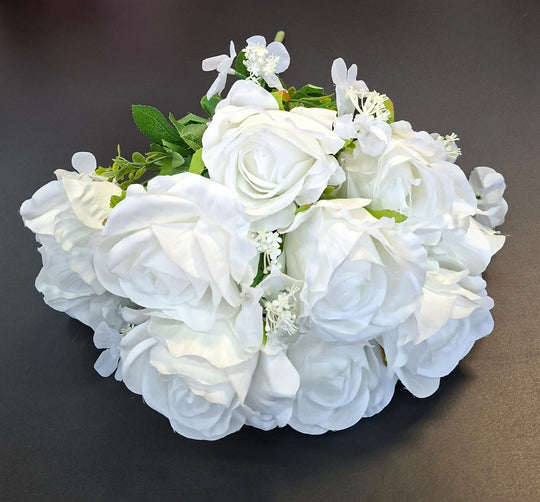 Buchet 11 trandafiri albi artificiali – 48cm, tije sârmă, material textil