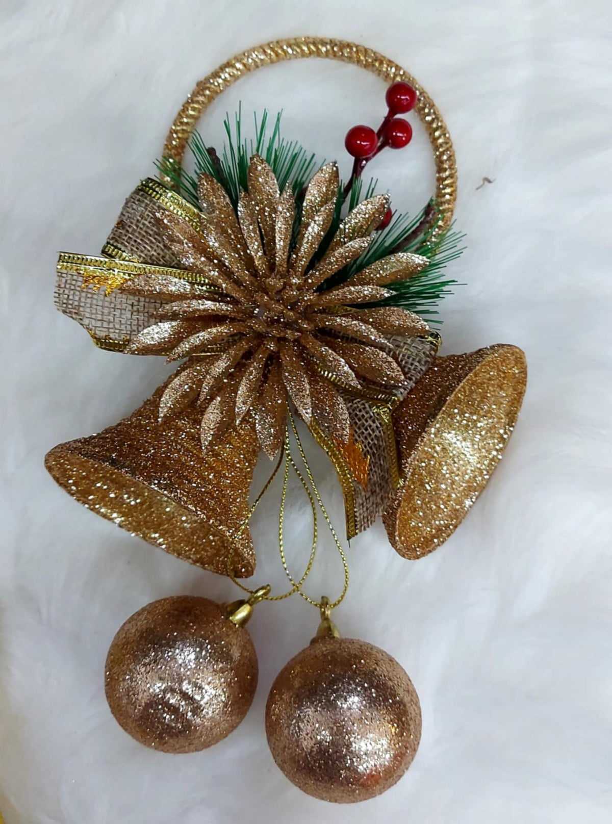 Ornament Crăciun Clopoței Aurii cu Fundă și Globuri - 10/set