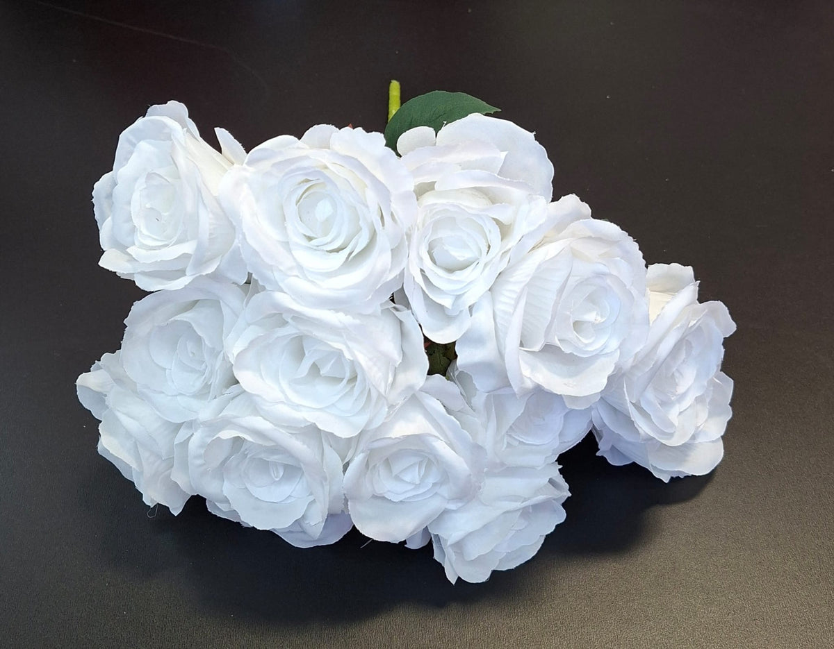 Buchet artificial trandafiri albi compacți 14 flori – 40cm