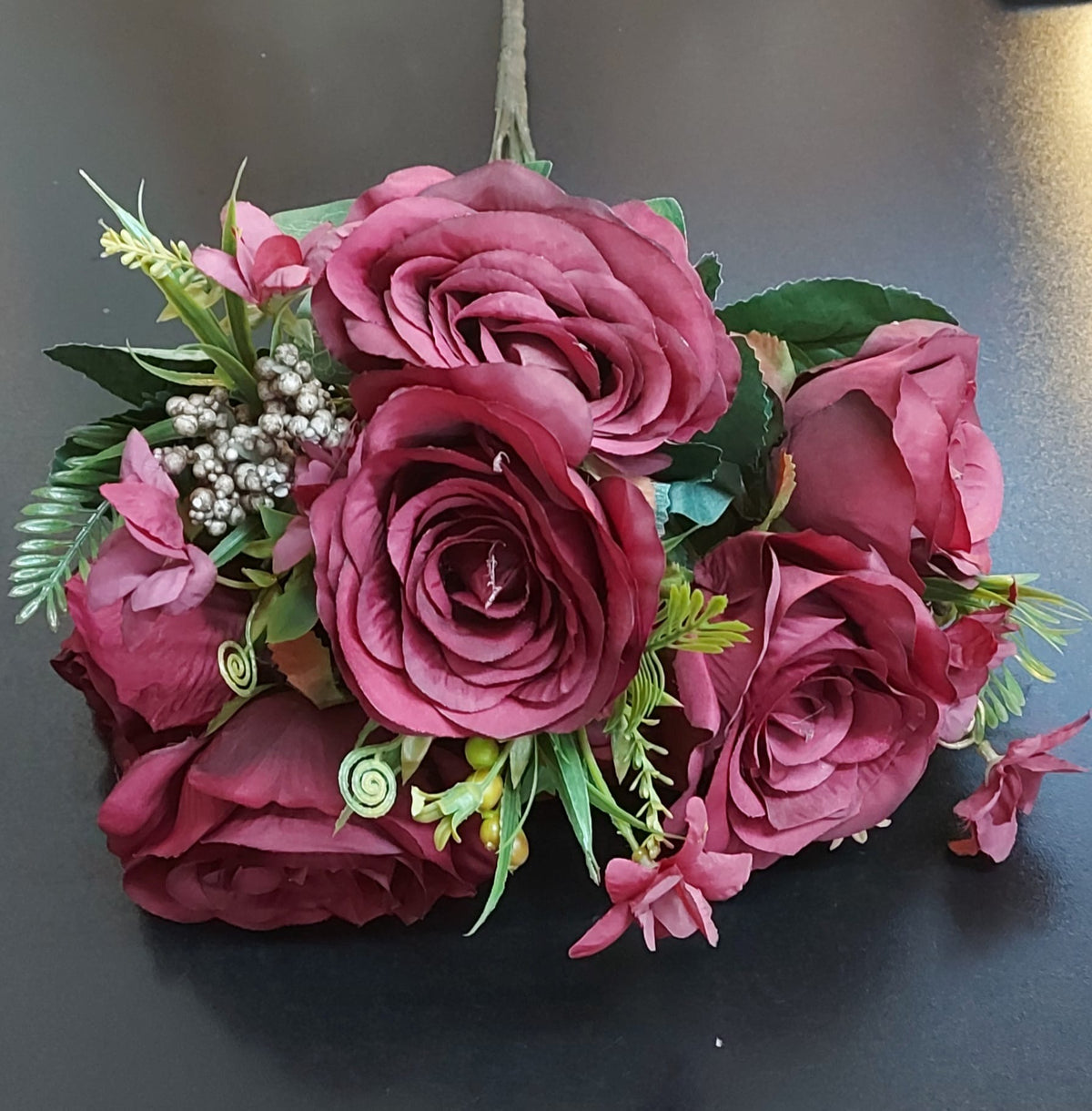 Buchet 6 trandafiri rosu inchis artificiali – 49cm, tije sârmă, material textil