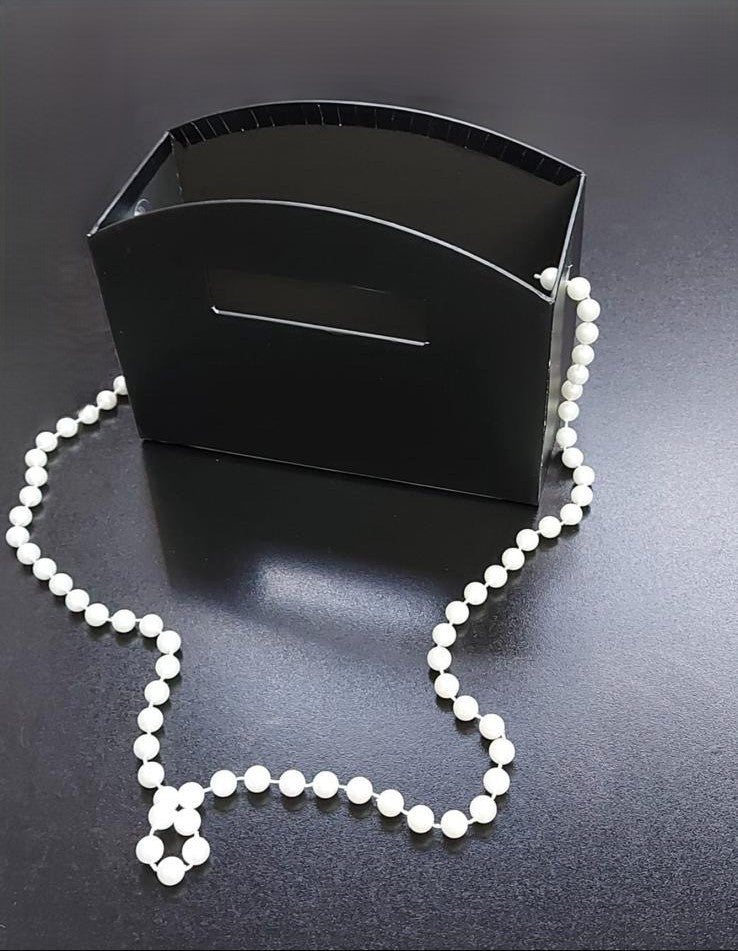 Cutie din carton neagră cu perle – 20×15cm