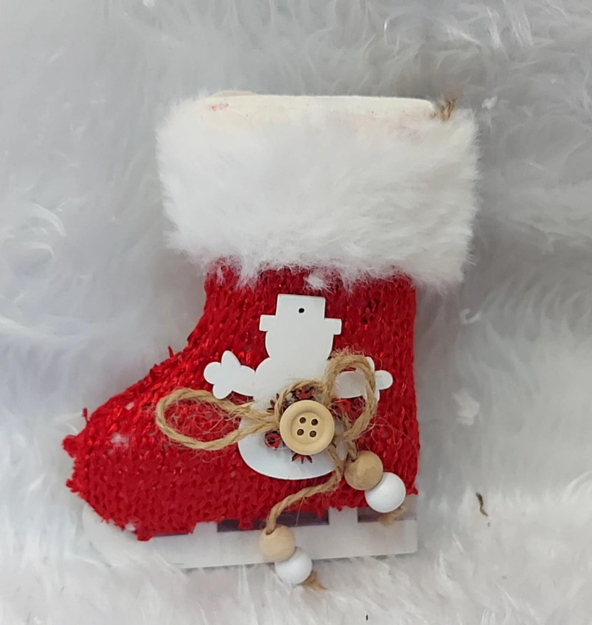 Ornament Crăciun patină roșie tricotată cu blăniță și om de zăpadă – 12cm