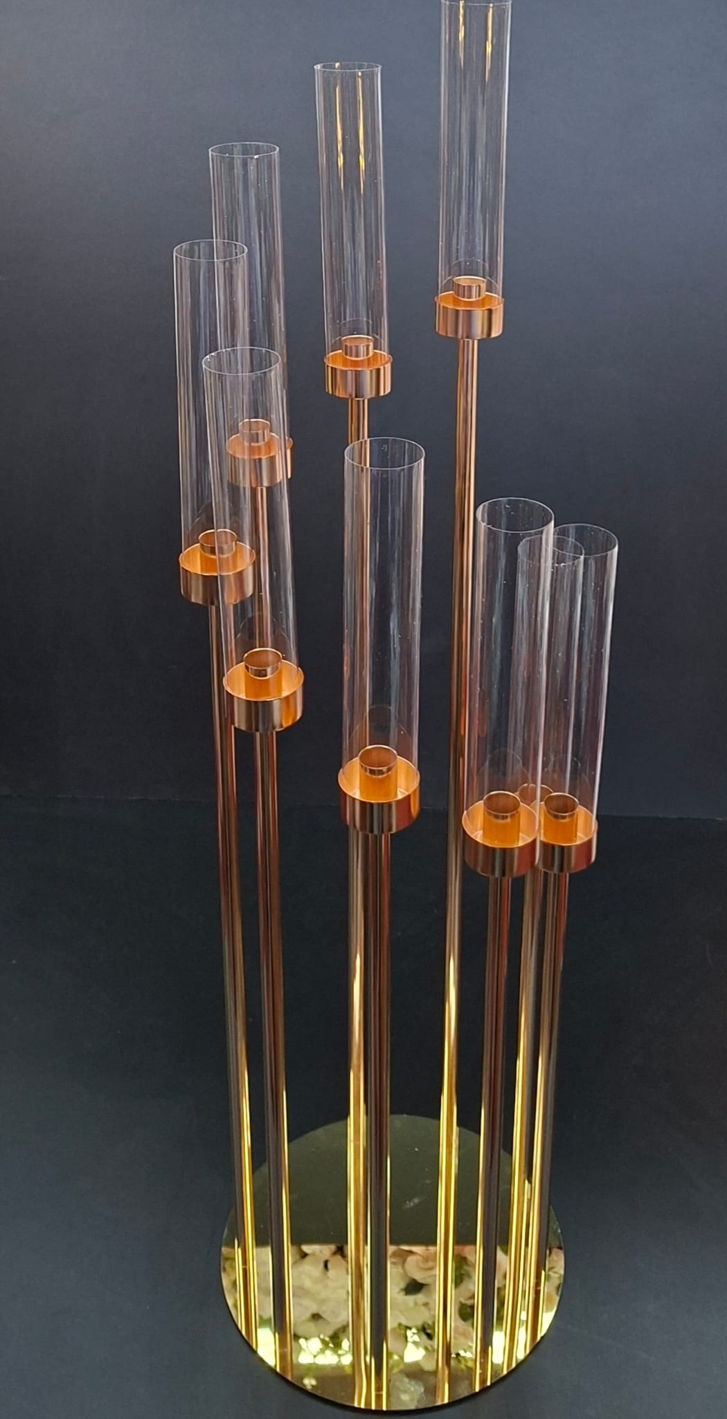 Suport decorativ auriu cu tuburi din plastic – 100cm candelabru de masă pentru lumânări