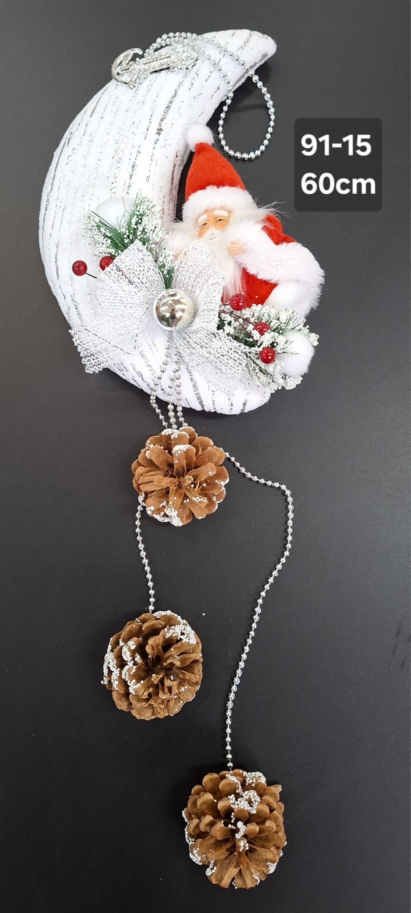 Decorațiune Crăciun Moș Crăciun pe lună cu conuri - 60cm