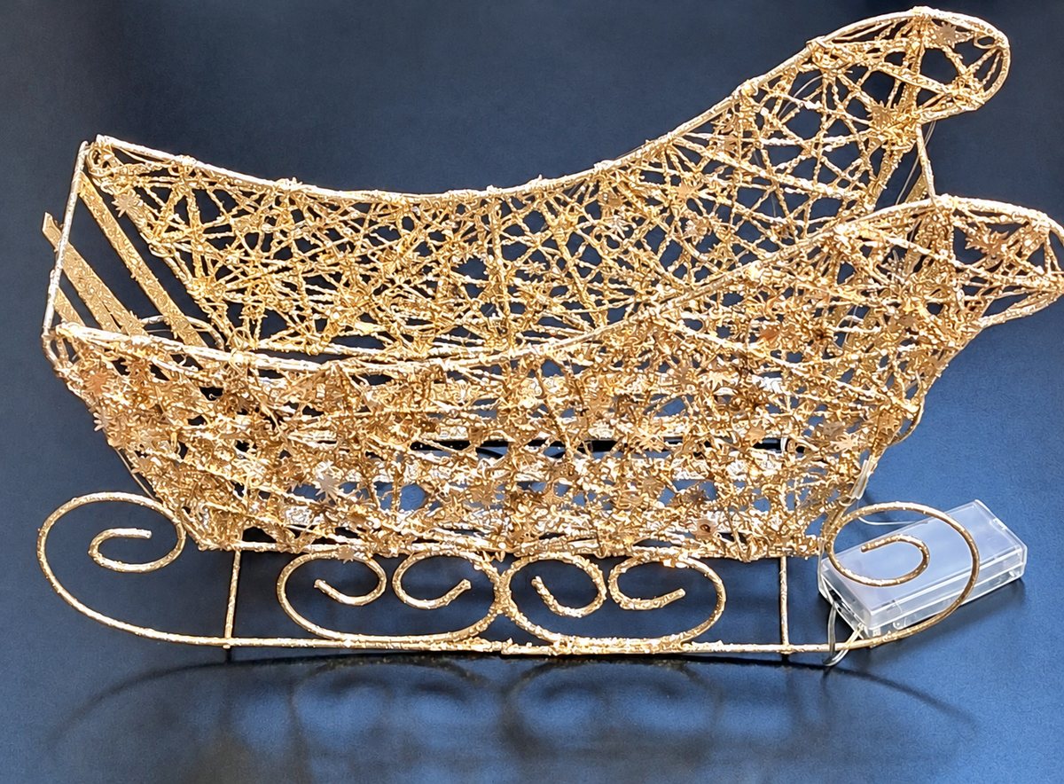 Sanie Decorativă de Crăciun Aurie cu Sclipici și Steluțe, Structură Metalică - 35cm