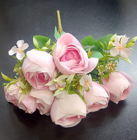Buchet bujori artificiali roz deschis cu flori albe – 40cm, 9 capete