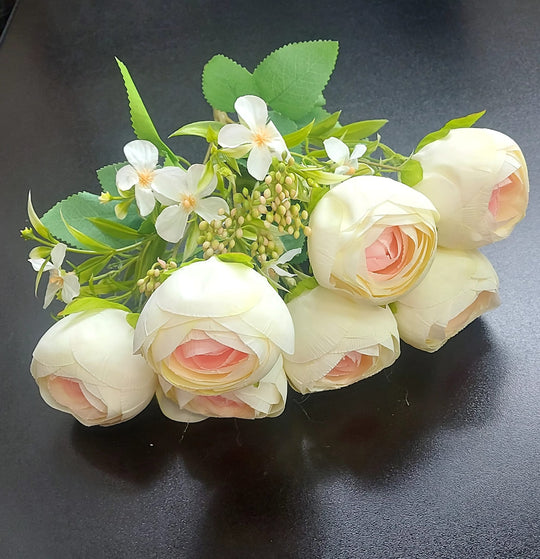 Buchet bujori artificiali crem cu roz somon cu flori albe – 40cm, 9 capete