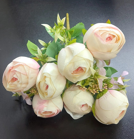 Buchet bujori artificiali roz pudrat cu flori albe – 40cm, 9 capete