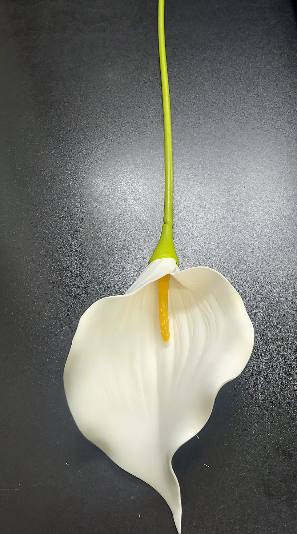 Cală albă artificială din plastic 75cm – flori elegante
