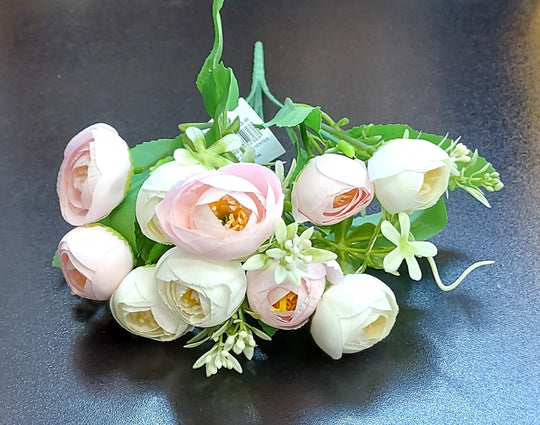 Buchet bujori artificiali crem-roz – 30 cm, detalii realiste și accente florale