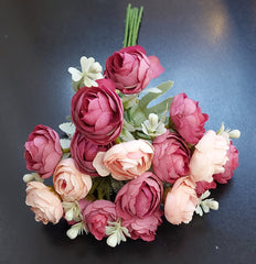Buchet flori artificiale roz ranunculus închis și crem  – 30 cm, flori mici, aspect natural
