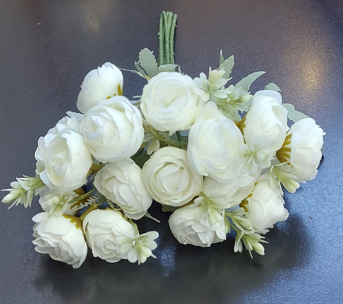 Buchet flori artificiale ranunculus alb  – 30 cm, flori mici, aspect natural