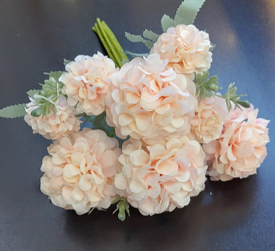 Buchet flori artificiale crizanteme piersică – 30cm, flori mici, aspect pufos și elegant