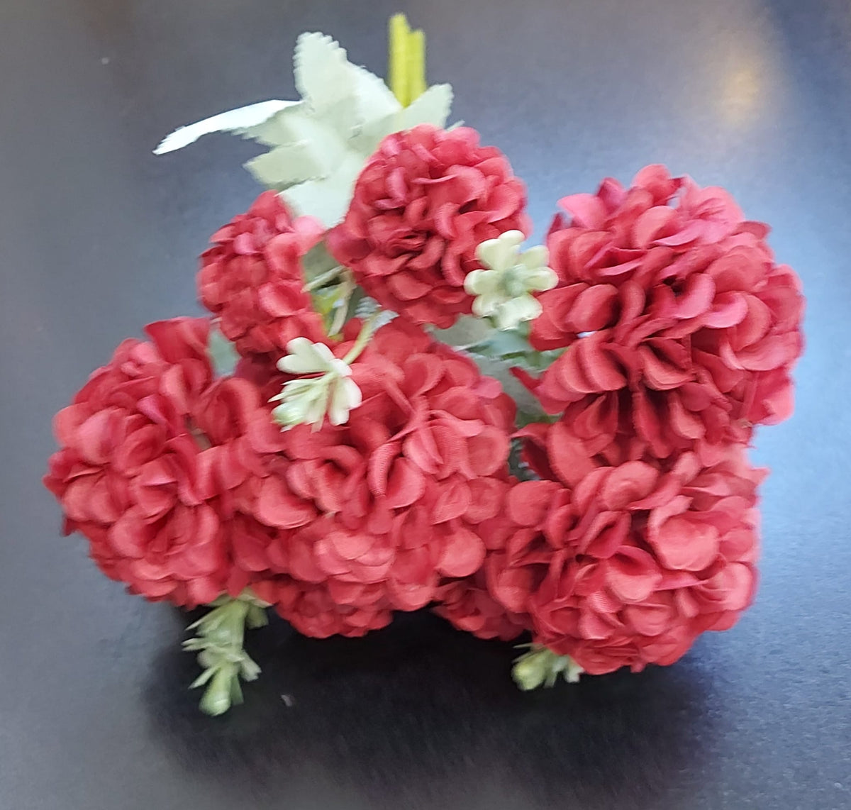 Buchet flori artificiale crizanteme rosie – 30cm, flori mici, aspect pufos și elegant