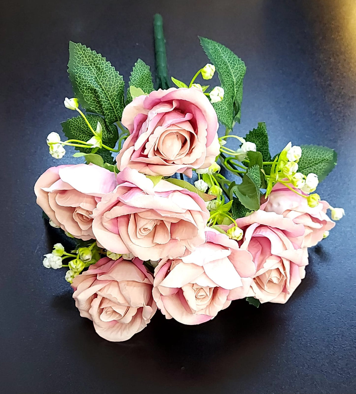 Buchet flori artificiale trandafiri roz pudrat – 34cm, aspect natural