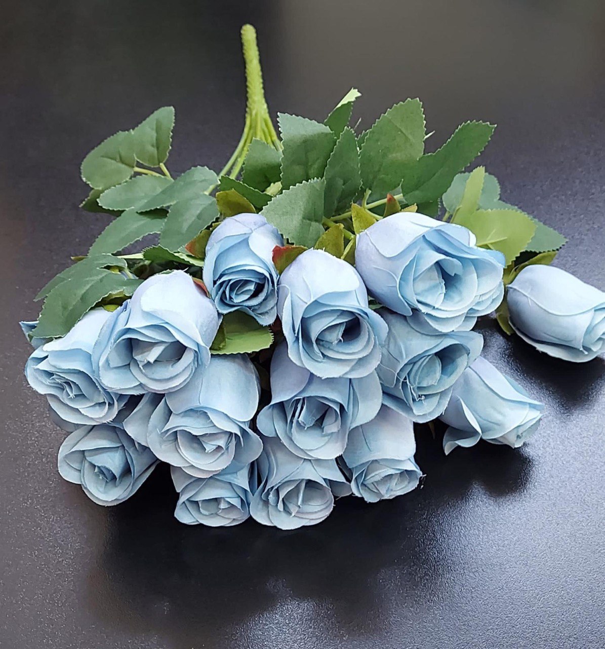 Buchet 18 trandafiri bleu artificiali – 41 cm, tije sârmă, material textil