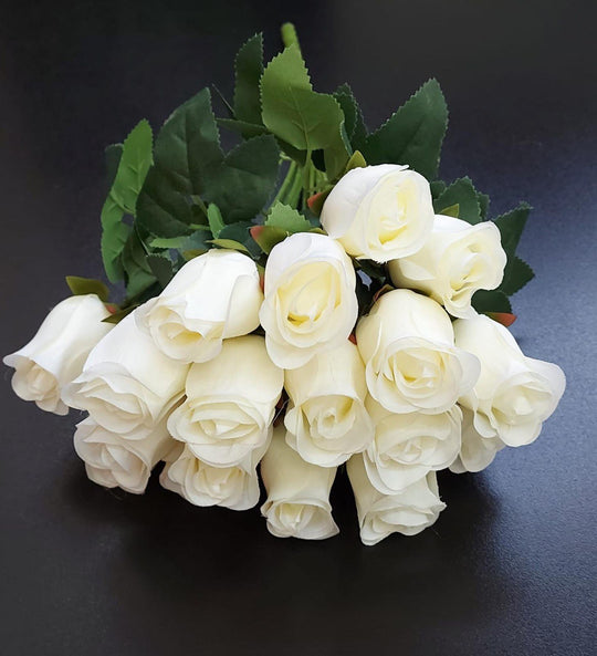 Buchet 18 trandafiri crem artificiali – 41 cm, tije sârmă, material textil