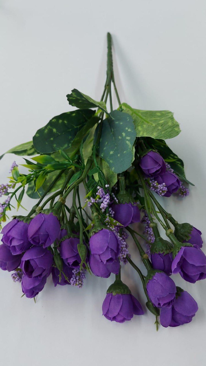 Buchet Bogat cu Boboci de Trandafiri Mov și Accente Lila – Flori Artificiale Decorative