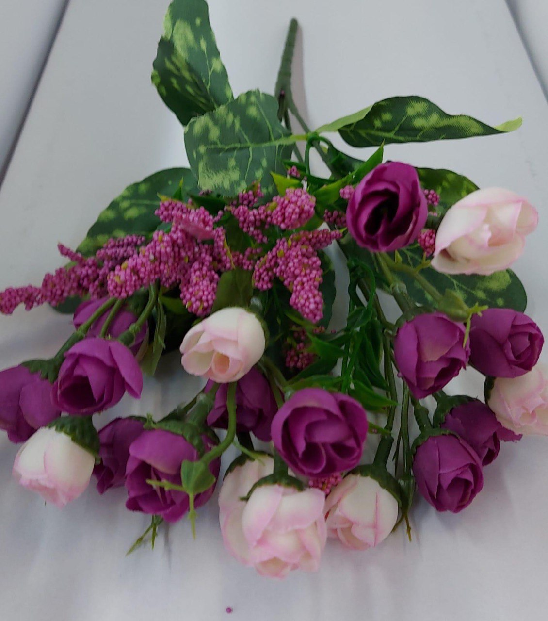 Buchet Bogat cu Boboci de Trandafiri Mov și Crem-Roz – Flori Artificiale Decorative