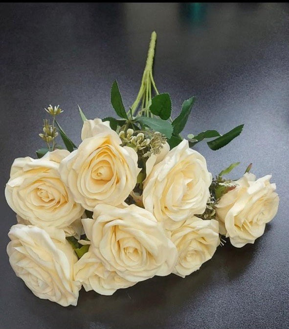 Buchet 9 trandafiri crem artificiali – 47cm, tije sârmă, material textil