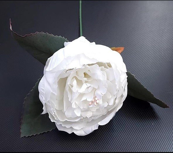 Capete de bujor artificial alb – material textil, diametru 9 cm, lungime 26 cm