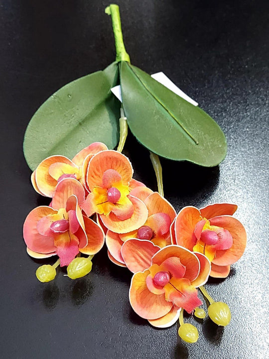 Mini Orhidee artificială portocaliu-coral cu accente galbene – 20cm, decorativă realistă