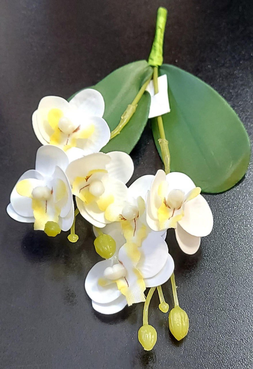 Mini Orhidee artificială albă cu accente galbene – 20cm, decorativă realistă