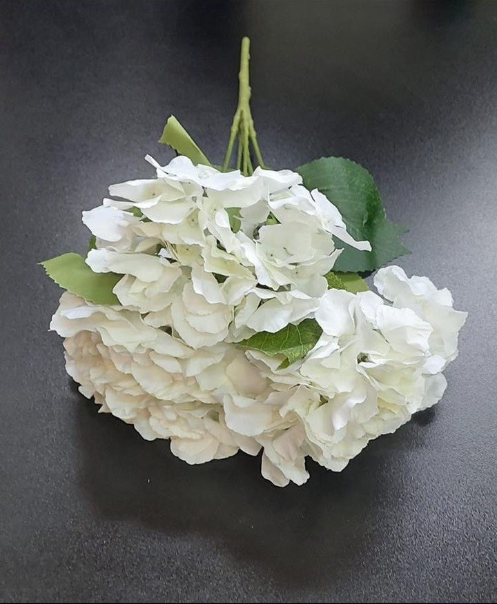 Buchet cu Hortensii Albe – Flori Artificiale Elegante din Material Textil