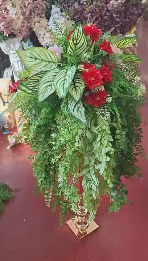 Buchet decorativ cu trandafiri roz și orhidee