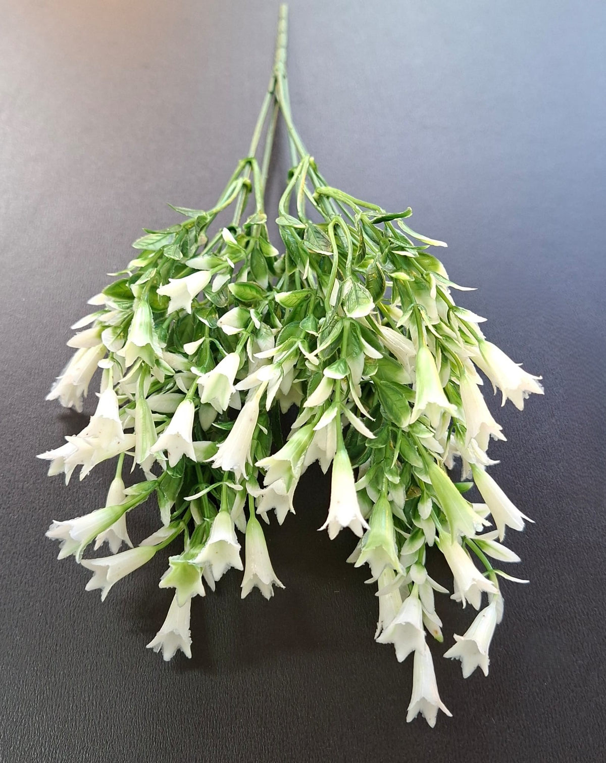 Flori artificiale albe tip clopoței, 34cm – decor natural