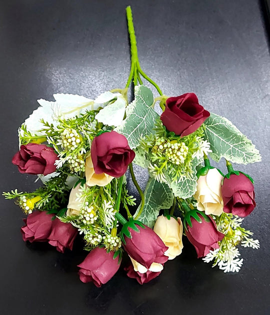 Buchet artificial cu trandafiri vișinii și crem – 30 cm, flori mici