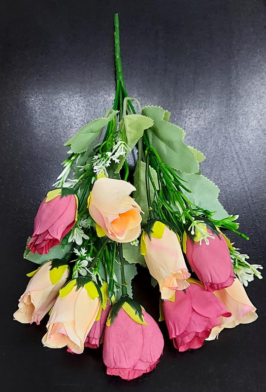 Buchet artificial cu trandafiri roz și crem – 30 cm, flori mici