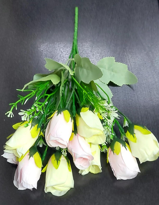 Buchet artificial cu trandafiri roz pal și crem – 30 cm, flori mici